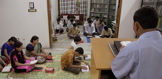 Gemeinsames Bibellesen in einer Hauskirche in der Hauptstadt Dhaka