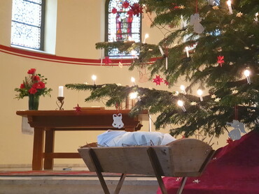 Krippe_in_der_Kirche